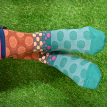 Breathable classic socks.