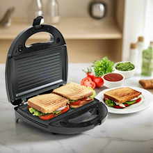 Sandwich toaster with non-stick plates, features indicator lights